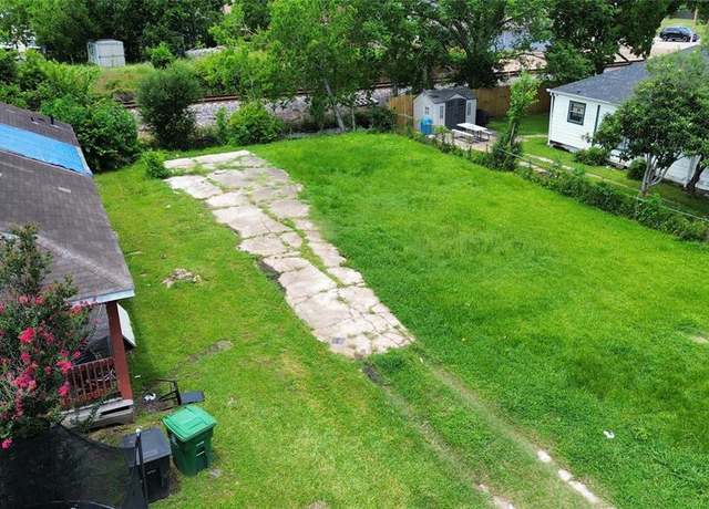 Property at 1501 Featherstone St, Houston, TX 77020