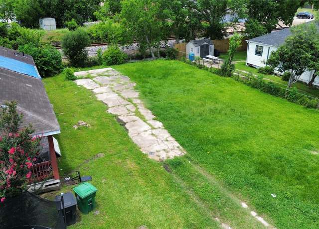 Property at 1501 Featherstone St, Houston, TX 77020