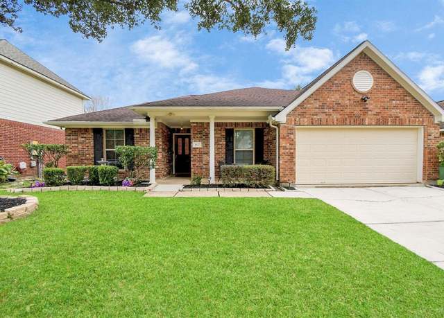 Property at 3527 Wellington Dr, Pearland, TX 77584, 4 beds, 2 baths