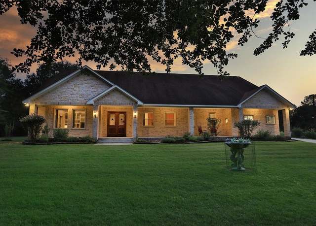 Property at 7044 Racehorse Dr, Waller, TX 77484, 2 beds, 2.5 baths