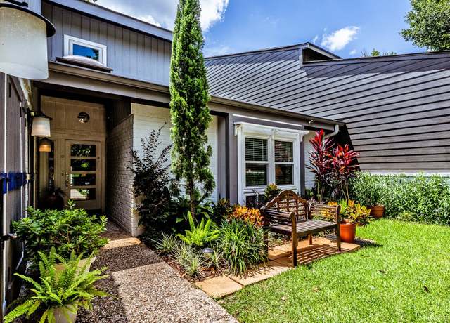 Property at 1516 Green Briar, Huntsville, TX 77340, 3 beds, 2.5 baths
