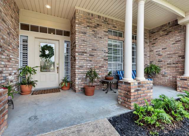 Property at 1604 Durham Dr, Huntsville, TX 77340, 3 beds, 2.5 baths