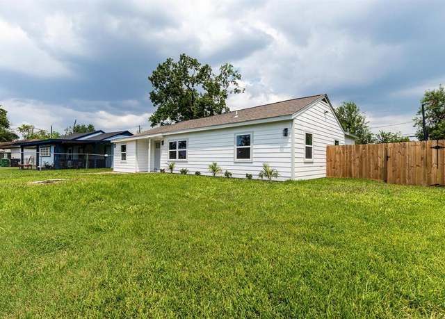 Property at 9529 Fairland Dr, Houston, TX 77051, 3 beds, 2 baths