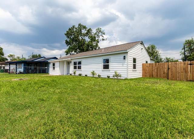 Property at 9529 Fairland Dr, Houston, TX 77051, 3 beds, 2 baths