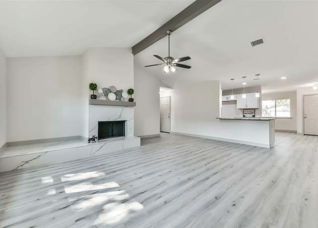 Property at 17110 Bougainvilla Ln, Friendswood, TX 77546, 3 beds, 2 baths