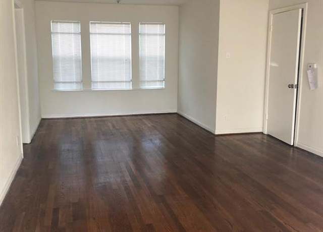 Property at 206 W 44th St, Houston, TX 77018, 3 beds, 2 baths