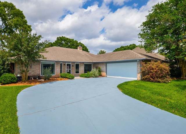 Property at 827 Millpond Dr, Sugar Land, TX 77498, 3 beds, 2 baths
