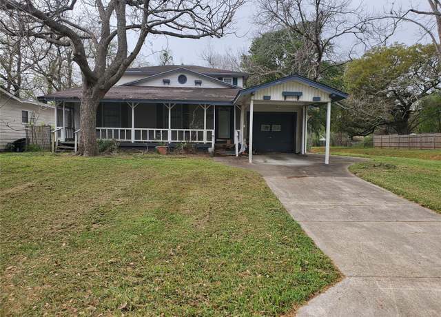 Property at 607 Winding Way St, Lake Jackson, TX 77566, 5 beds, 3 baths