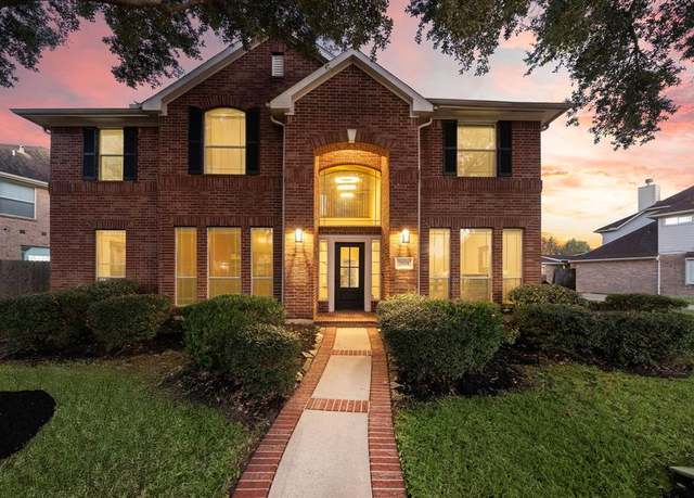 Property at 2604 Westerlake Dr, Pearland, TX 77584, 4 beds, 3.5 baths