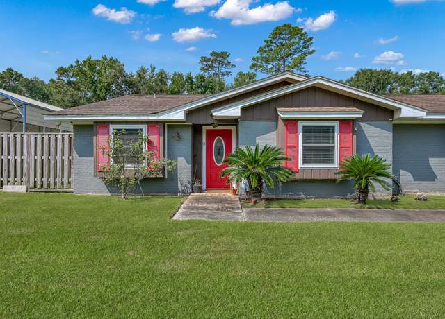 Property at 9 Slover Dr, Dayton, TX 77535, 3 beds, 2.5 baths