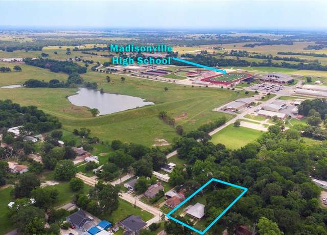 Property at 712 E Morris St, Madisonville, TX 77864, 3 beds, 2 baths