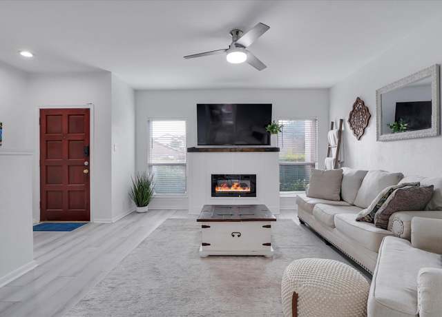 Property at 2608 Bering Dr #2608, Houston, TX 77057, 2 beds, 2.5 baths
