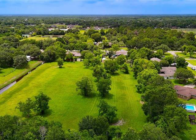 Property at 2465 Ryan Dr, Alvin, TX 77511, 3 beds, 2 baths