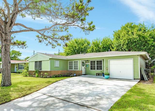 Property at 117 Tuna St, Galveston, TX 77550, 3 beds, 2.5 baths
