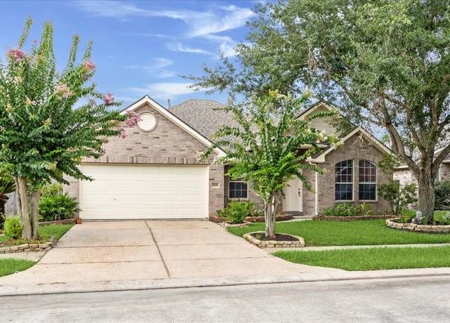 Property at 2708 Courtyard Ln, Pearland, TX 77584, 3 beds, 2 baths