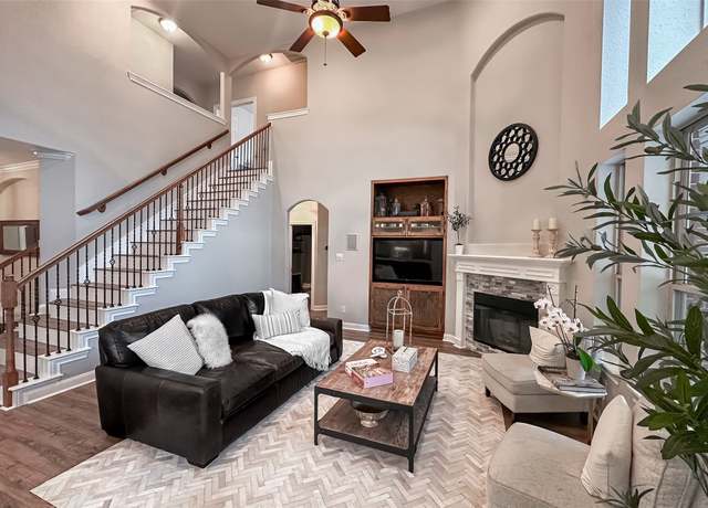 Property at 7 Tillamook Ct, Spring, TX 77389, 5 beds, 3.5 baths
