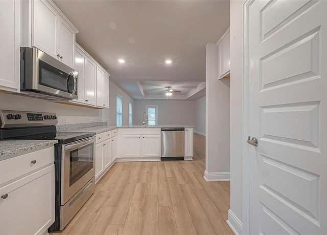 Property at 412 Bryan Way, Angleton, TX 77515, 3 beds, 2 baths
