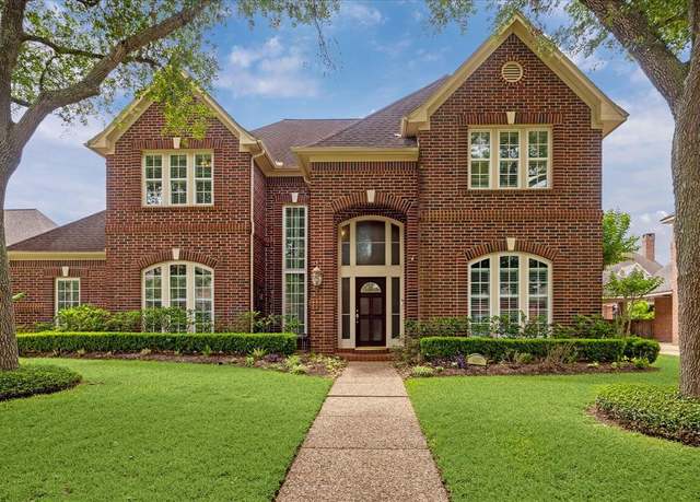 Property at 4007 Oak Shadows Ct, Sugar Land, TX 77479, 5 beds, 3.5 baths
