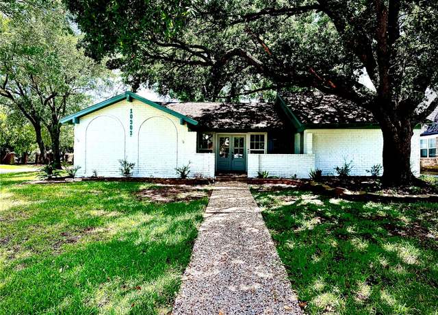 Property at 10903 Holly Springs Dr, Houston, TX 77042, 4 beds, 2.5 baths