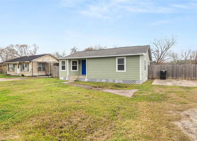 Property at 418 E Florida St, Brazoria, TX 77422, 3 beds, 1 bath