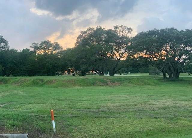Property at 101 Emory Oaks Ct, Angleton, TX 77515