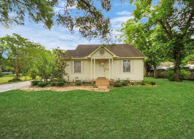 Property at 1406 Brooks Ave, Rosenberg, TX 77471, 2 beds, 1.5 baths