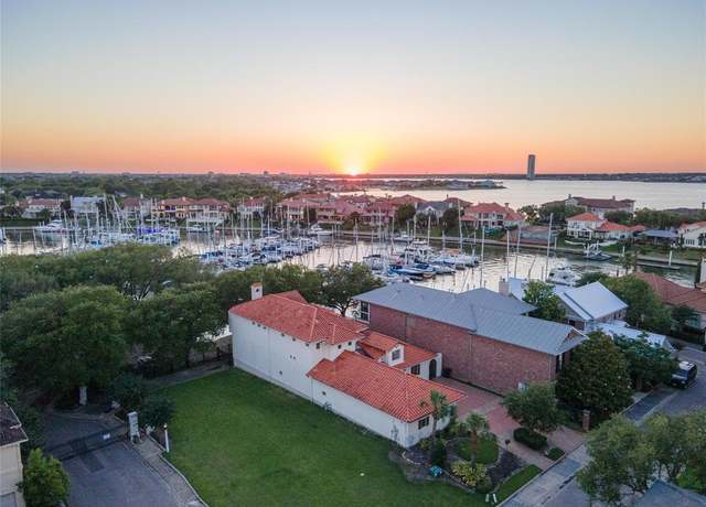 Property at 19 Mariners Ln, Kemah, TX 77565