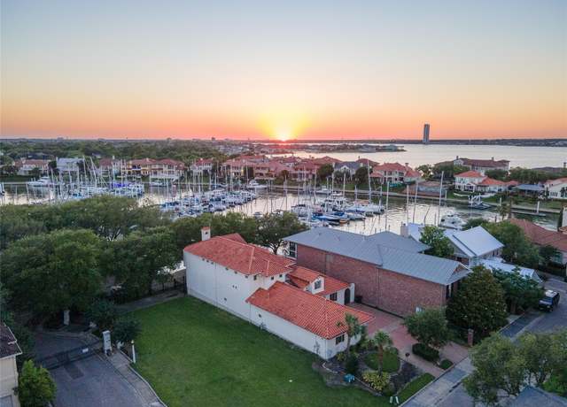 Property at 19 Mariners Ln, Kemah, TX 77565