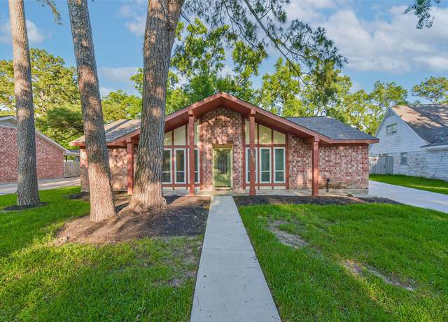 Property at 3210 Lakehaven Dr, Kingwood, TX 77339, 3 beds, 2 baths