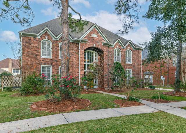 Property at 2021 Sandy Coast Cir, League City, TX 77573, 5 beds, 3.5 baths