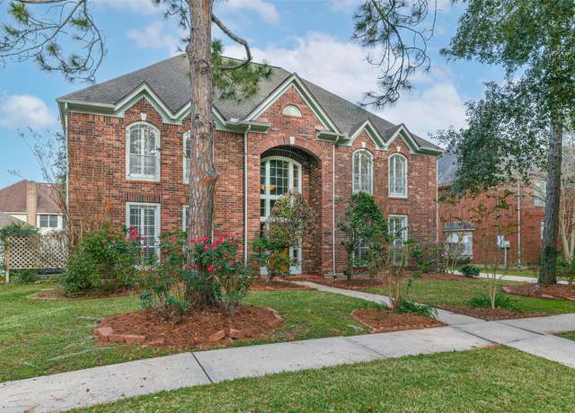 Property at 2021 Sandy Coast Cir, League City, TX 77573, 5 beds, 3.5 baths