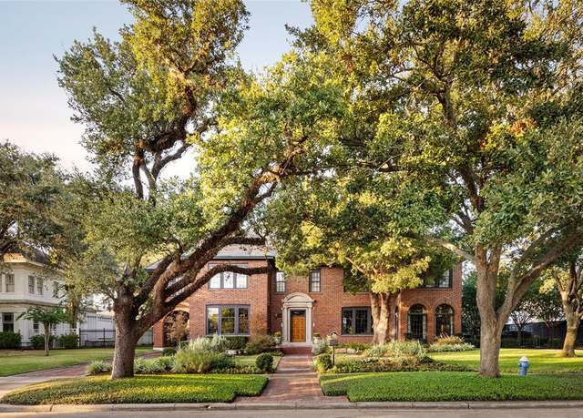 Property at 14 Courtlandt Pl, Houston, TX 77006, 4 beds, 5.5 baths