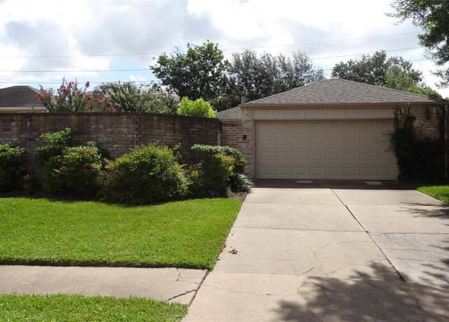 Property at 3843 Vineyard Dr, Houston, TX 77082, 3 beds, 2 baths