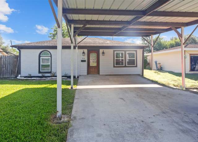Property at 916 Temple Cir, Hitchcock, TX 77563, 3 beds, 2 baths