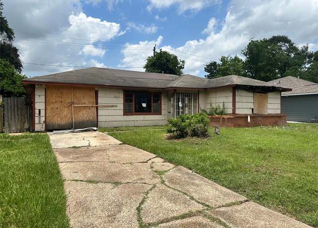Property at 5807 Doulton Dr, Houston, TX 77033, 3 beds, 1 bath