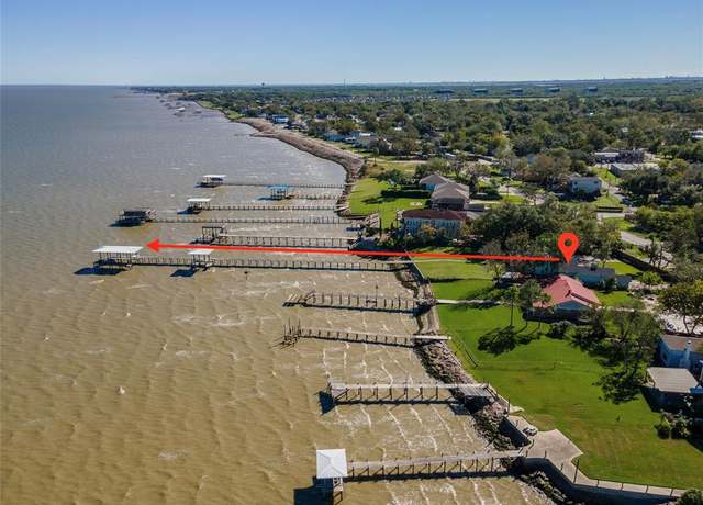 Property at 4111 Bayshore Dr, Bacliff, TX 77518, 3 beds, 2.5 baths