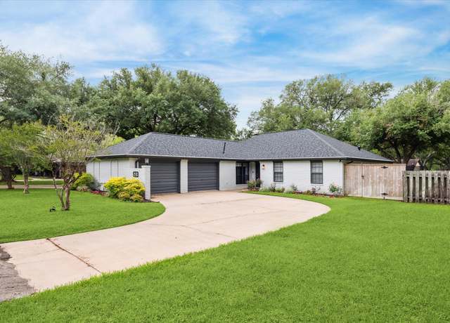 Property at 503 West St, Sealy, TX 77474, 3 beds, 2 baths