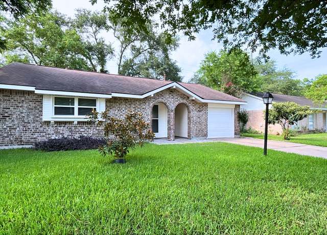 Property at 13419 Greenway Dr, Sugar Land, TX 77498, 3 beds, 2 baths