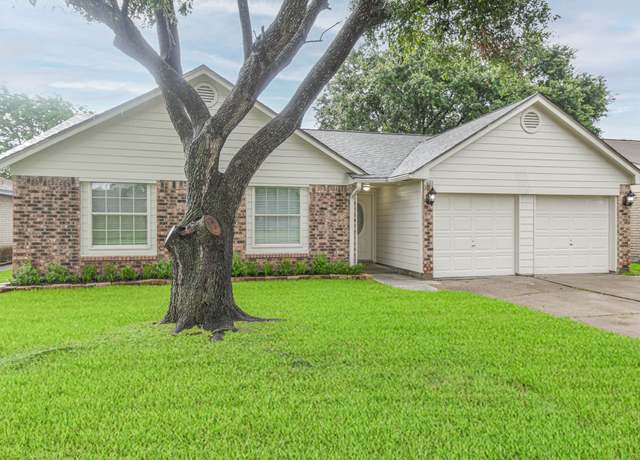 Property at 3805 Youpon Dr, La Porte, TX 77571, 3 beds, 2 baths
