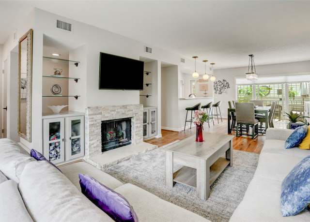 Property at 2014 Augusta Dr, Houston, TX 77057, 2 beds, 2.5 baths