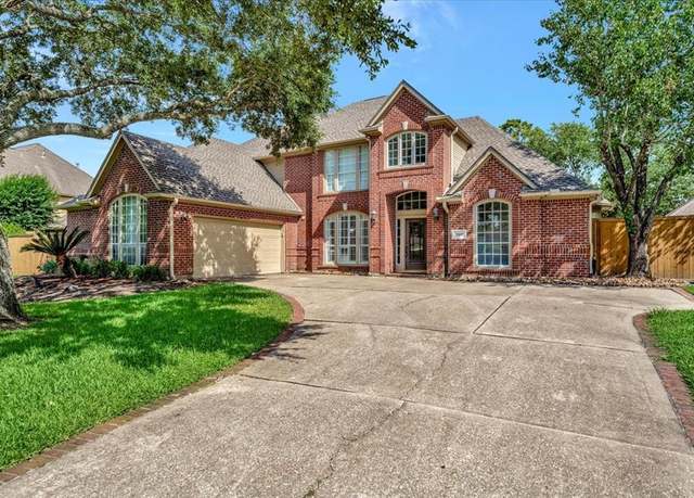 Property at 3207 Scenic Elm St, Houston, TX 77059, 4 beds, 3.5 baths