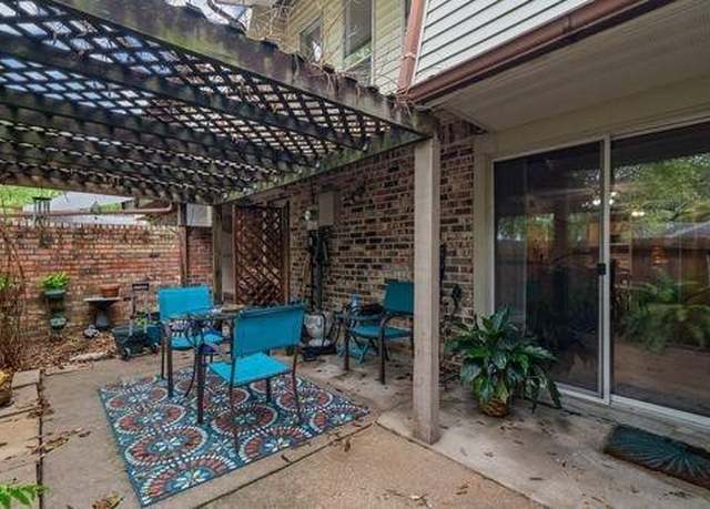 Property at 2118 Casa Rio Cir, Dickinson, TX 77539, 2 beds, 2.5 baths