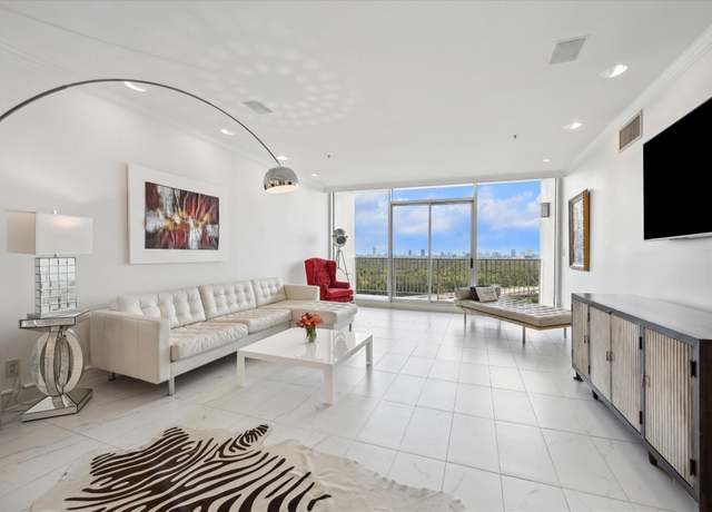 Property at 121 N Post Oak Ln #1905, Houston, TX 77024, 2 beds, 2.5 baths