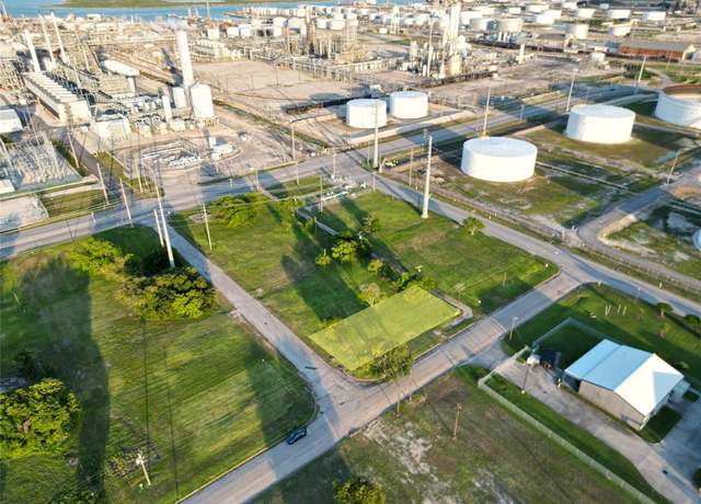 Property at 631 3rd Ave S, Texas City, TX 77590