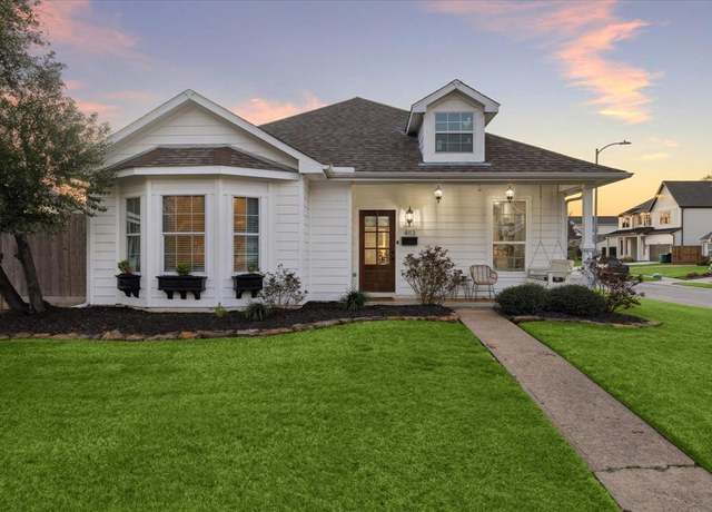 Property at 4113 Ella Blvd, Houston, TX 77018, 3 beds, 2 baths