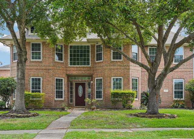 Property at 2422 Acadiana Ln, Seabrook, TX 77586, 5 beds, 3.5 baths