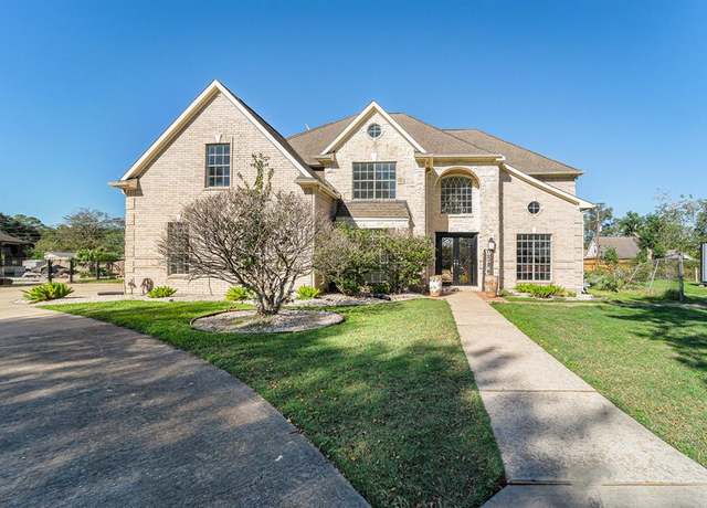 Property at 8215 Arrowhead Ln, Houston, TX 77075, 5 beds, 4.5 baths