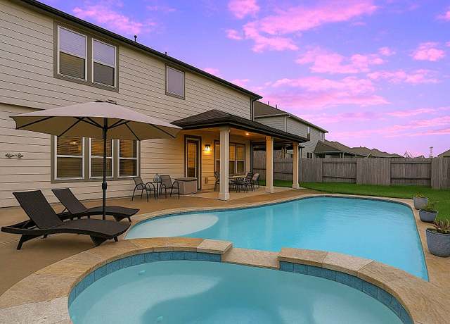 Property at 3905 Chartham Ln, Pearland, TX 77584, 4 beds, 2.5 baths
