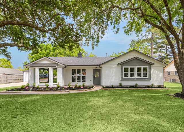 Property at 711 Greenbriar Ave, Friendswood, TX 77546, 4 beds, 2.5 baths