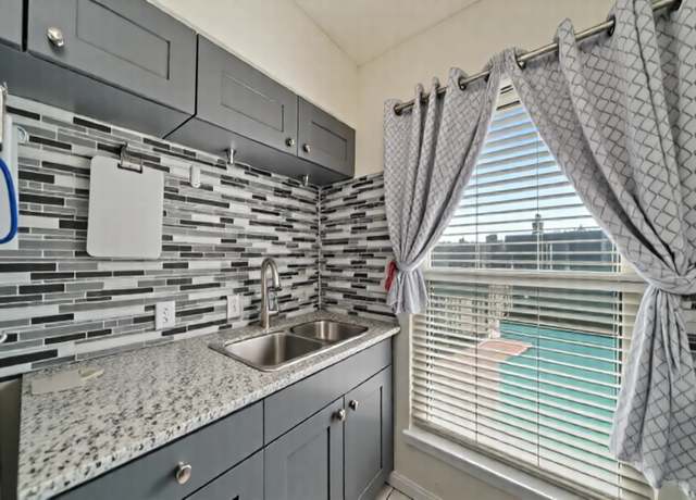 Property at 4723 Aftonshire Dr #15, Houston, TX 77027, 2 beds, 2 baths